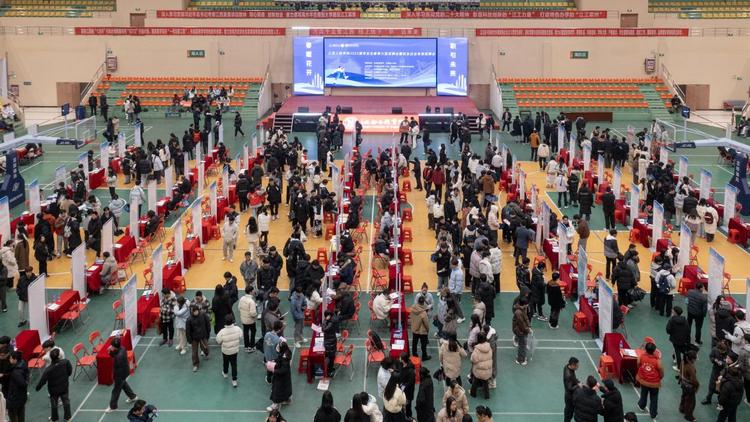江西工程學院舉行2025屆畢業生春季大型招聘會暨校友企業專場招聘會