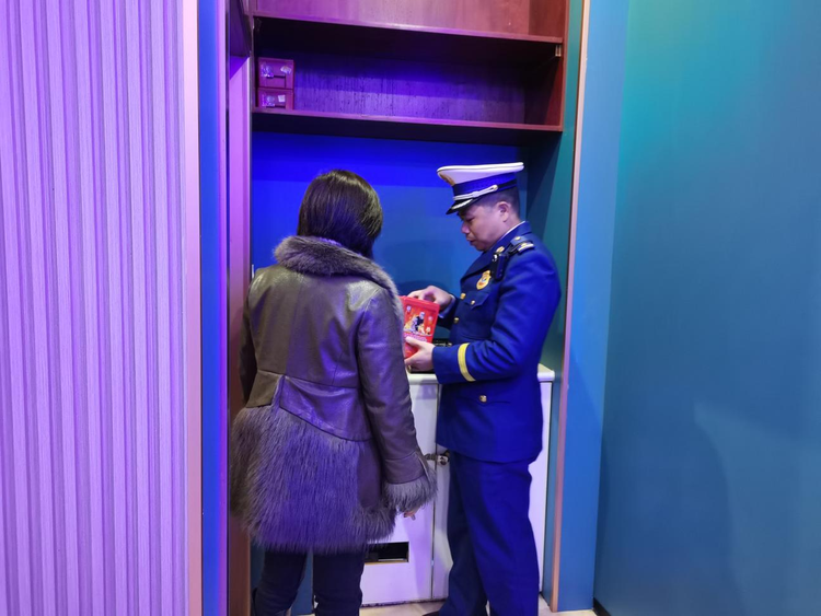 贛州石城縣消防救援大隊聯合多部門開展過濾式自救呼吸器産品品質安全專項整治_fororder_圖片5