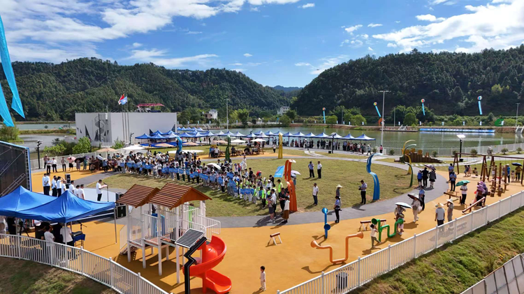 “海陸空”競技點燃山村 昔日漁村變身運動新天地