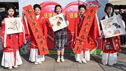 江西高安：文藝家下基層 豐富群眾節慶文化生活