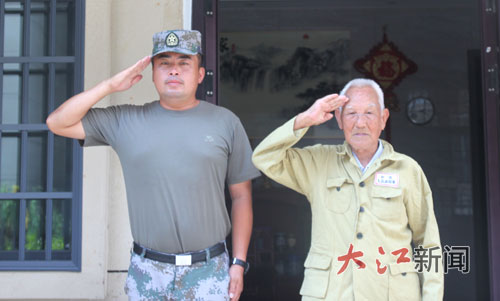 他與時間賽跑 搶救老兵口中“活歷史”