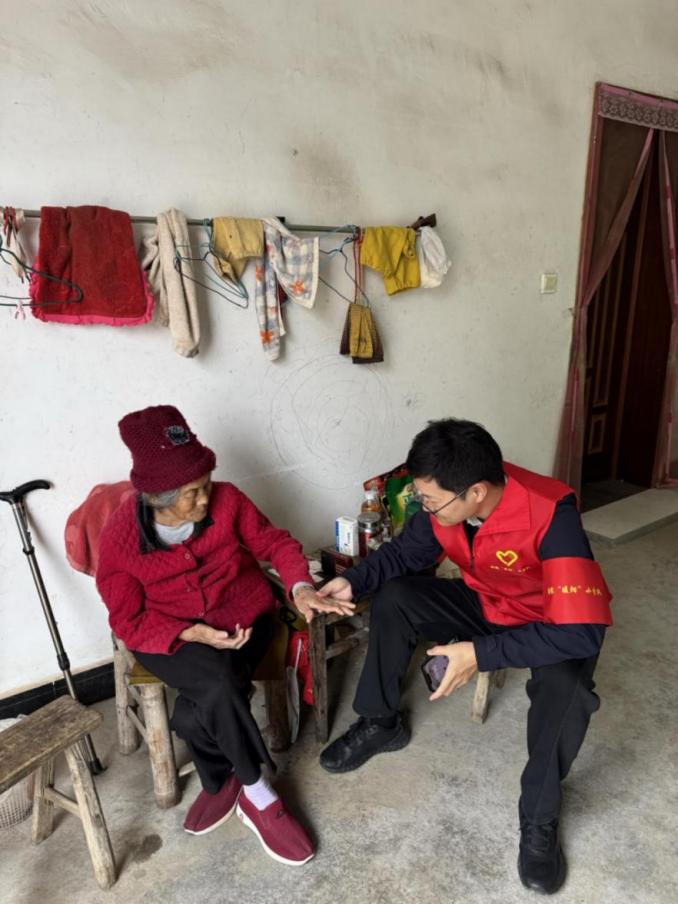 浙商銀行南昌分行“暖陽”行動情暖農村孤寡老人 null