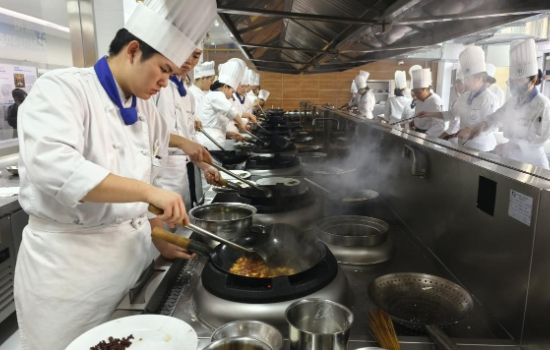 韓國青年團組學廚藝 “你好,瀋陽”中韓烹飪教育國際交流活動在沈舉辦 null