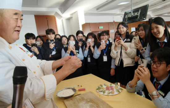韓國青年團組學廚藝 “你好,瀋陽”中韓烹飪教育國際交流活動在沈舉辦 null