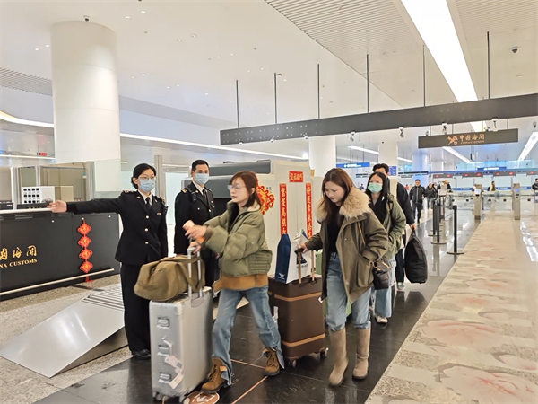 馬年春節武漢天河機場進出境旅客創五年新高