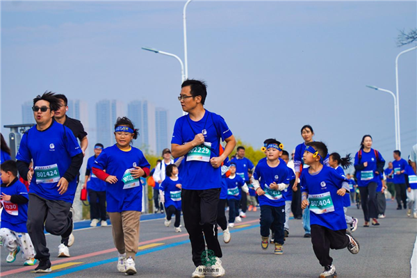 “小短腿”也能輕鬆跑完10公里 這所學校在奔跑中詮釋育人理念