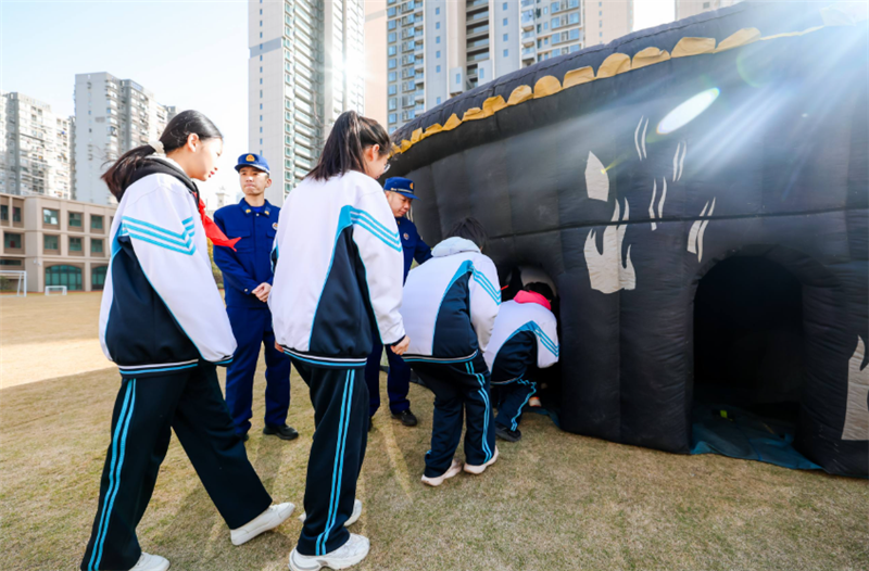 武漢民族街道“消防+義警”築牢平安防線 校園安全裝上“雙保險”