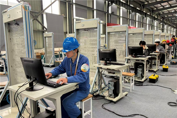 湖北襄陽:技能照亮前程 匠心築夢未來