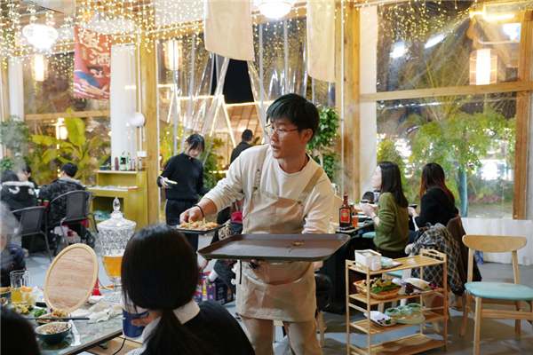 湖北襄陽:6年還債80萬 這個“90後”一筆一劃寫誠信