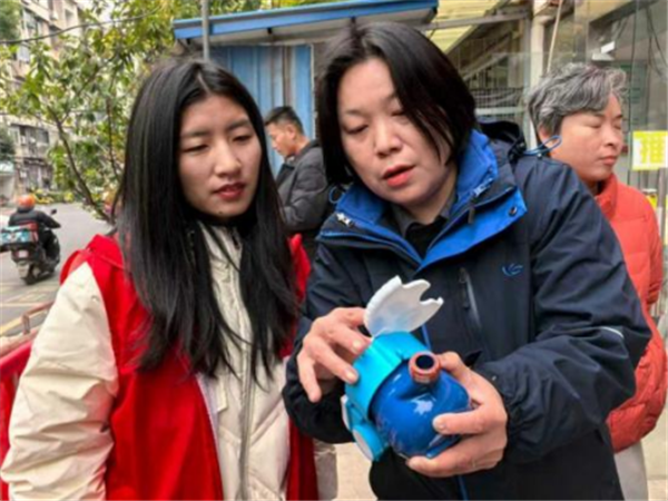 第12個“憲法日” 武水集團“普法服務台”進社區法治關懷精準直達