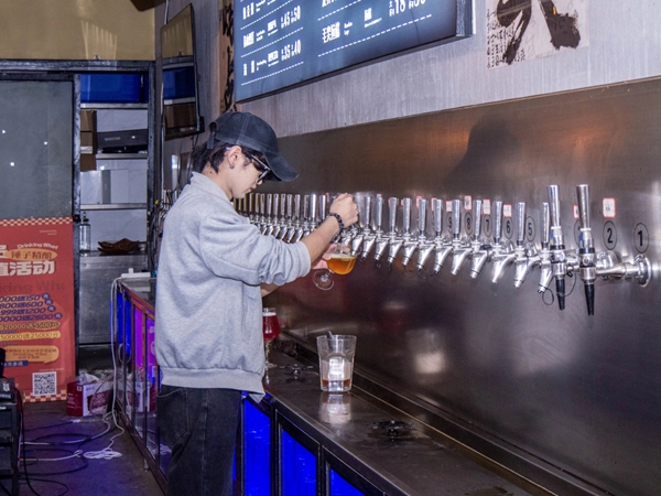 政府工作報告裏的“煙火氣”:從貴陽消費“新三樣”看城市文旅新表達