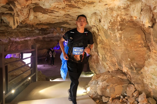 貴州綏陽:探秘439.7公里地心王國 千名跑者逐夢“亞洲第一長洞”