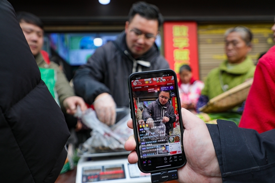 貴州天柱渡馬鎮:“書記幫幫團”直播帶貨 農特産品賣出好“錢”景