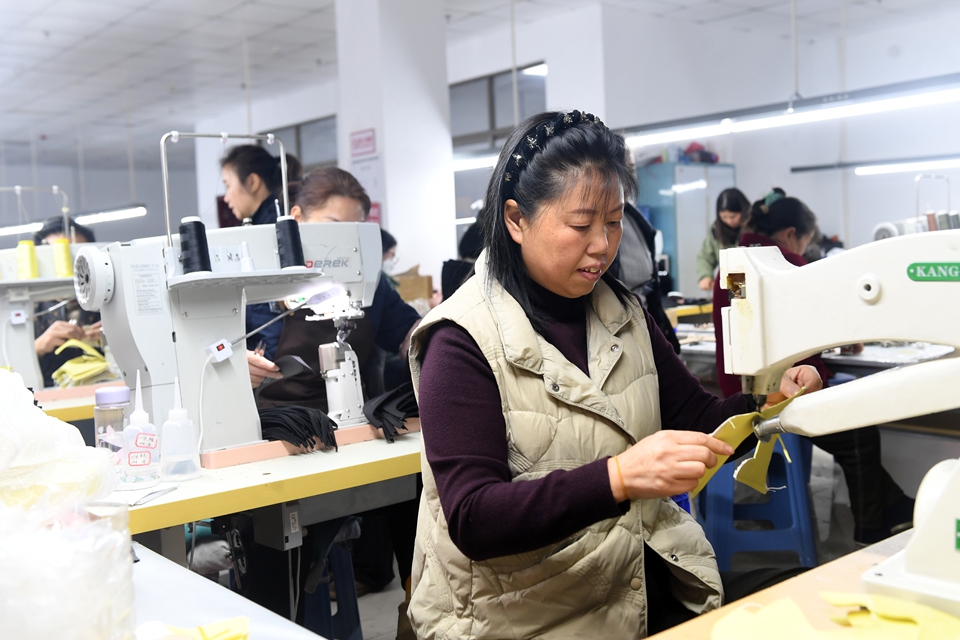 貴州仁懷:“微工廠”助力家門口就業增收