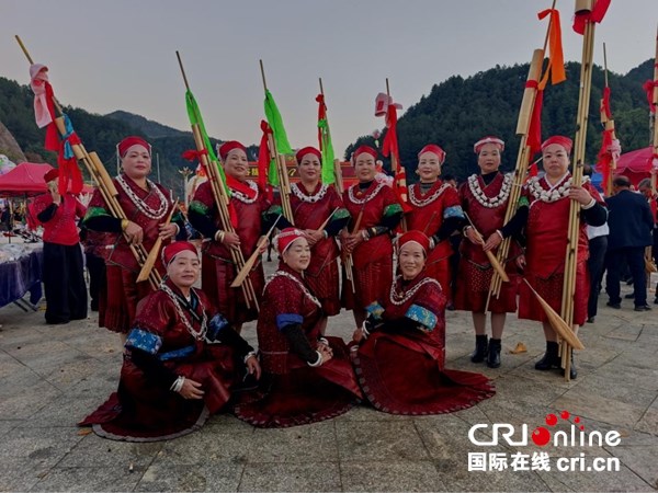 貴州黃平苗族同胞歡度“九·二七”蘆笙會 null