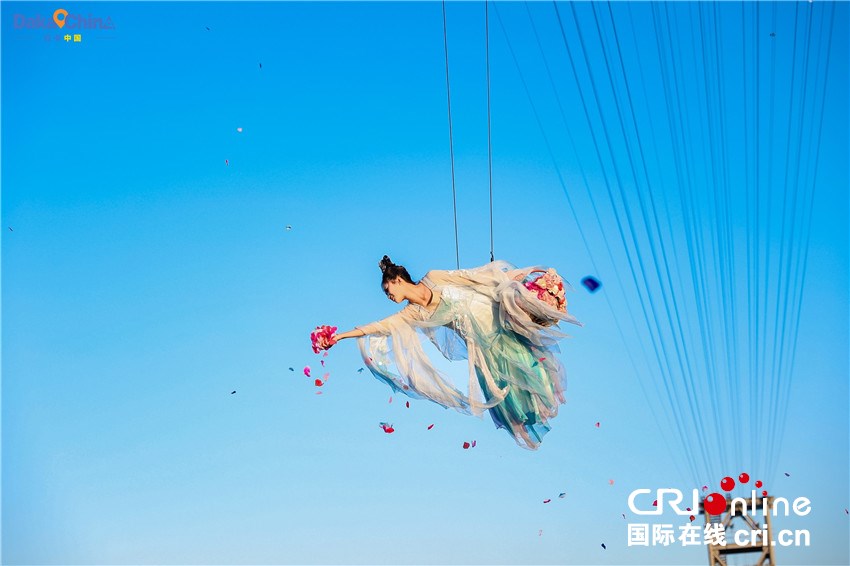 【2025打卡中國】千年汴梁“觸手可及” 外國網紅沉浸式體驗“國潮”河南