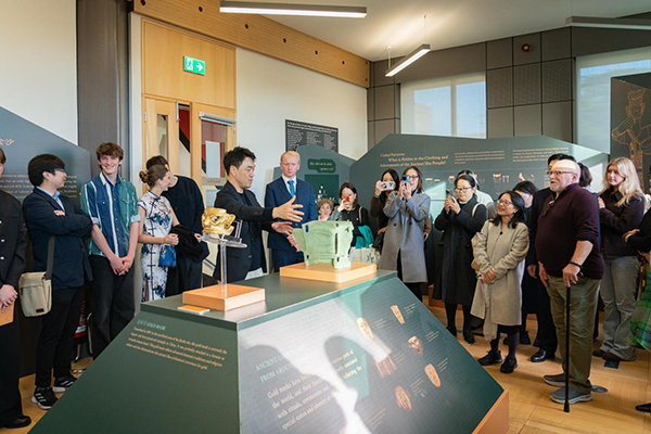 古蜀文明走向世界 “面具之下：發現三星堆與金沙”在牛津大學展出