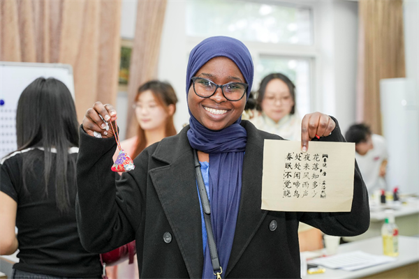 千年文脈躍動指尖,國際中文日打造沉浸式時空奇旅——記瀋陽師範大學漢語角協會開展“中文:穿越時空的禮物”主題活動 留學生_fororder_沈師4