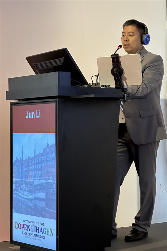 推動ICL手術精準化升級 何氏眼科科研成果亮相全球頂尖眼科年會_fororder_何氏眼科2