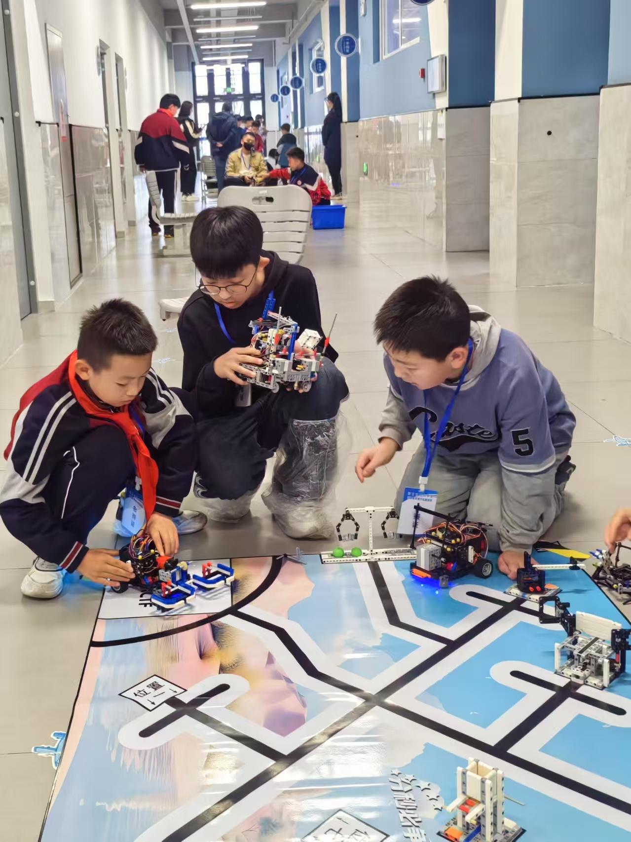 2025年瀋陽市中小學生智慧機器人實踐活動圓滿落幕