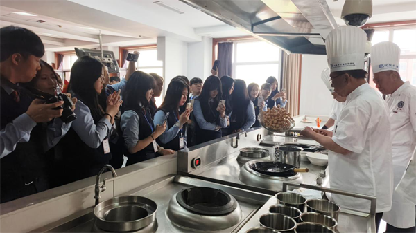 “你好,瀋陽”中韓烹飪教育國際交流活動在瀋陽市外事服務學校舉行_fororder_黃非烹飪2