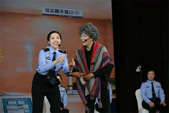 遼寧8813名政務服務人員業務“大比武” 以賽礪能推動營商環境從“優”到“精”_fororder_黃非政務比武3