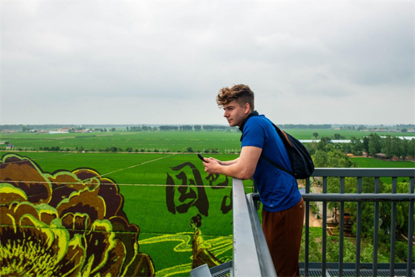 海外博主瀋陽行：稻浪裏的生日歌 筆鋒間的“瀋陽”情_fororder_瀋陽行第三天3