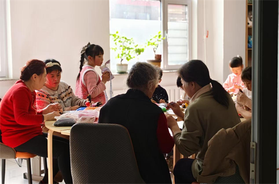 老舊社區變身“非遺樂園” 面塑、糖人讓鄰裡熟起來_fororder_馬靜社區1