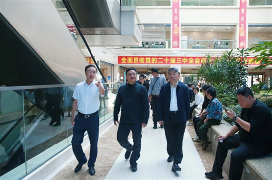 華大集團到遼寧省人民醫院交流研討 攜手共譜醫療新篇_fororder_1