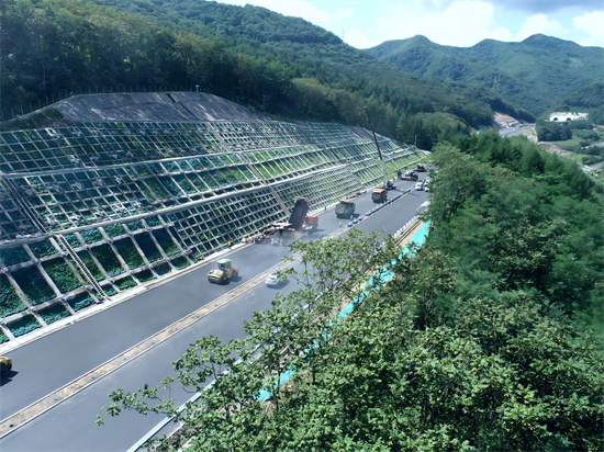 本桓高速勞動競賽戰鼓催徵 萬名建設者鏖戰攻堅_fororder_微信圖片_20250828135000