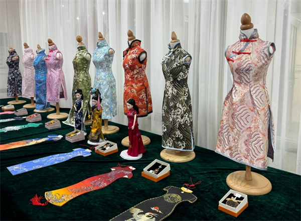 （圖勿刪）“錦繡東方 遇見世界”沈城上演跨國文化盛宴_fororder_旗袍11