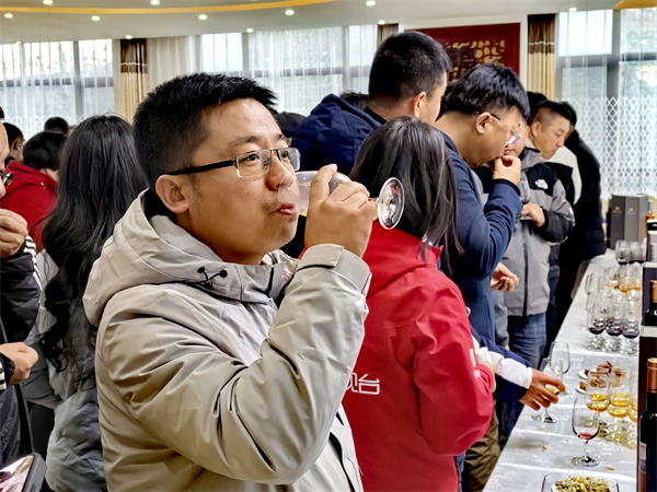 最美鐵路·沈白高鐵|通化:高鐵連古今 紅韻潤酒香_fororder_實習沈白6