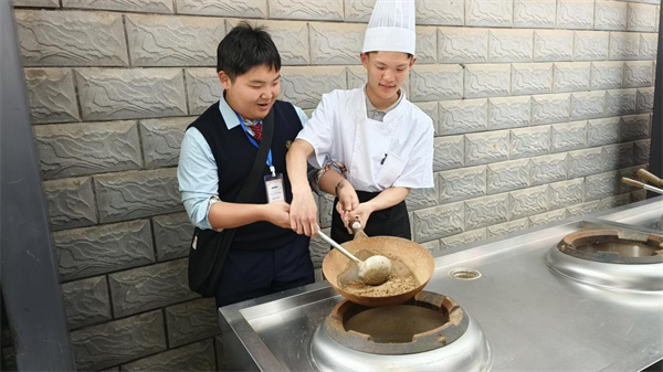 “你好,瀋陽”中韓烹飪教育國際交流活動在瀋陽市外事服務學校舉行_fororder_黃非烹飪3