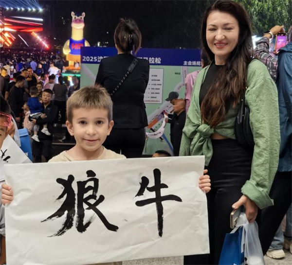 看比賽、品文化、嘗美食 海外博主解鎖康平“生態馬拉松”活力_fororder_康馬6