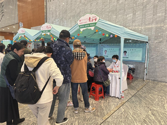 （待核實）遼寧中醫藥大學第二屆中醫藥文化夜市（膏方節）再度火出圈兒 國際教育學院學生參與其中深受歡迎_fororder_楊薇中國醫藥大學2