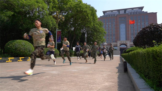 錦州市高校國防教育校園定向越野賽在渤海大學舉行_fororder_圖片2