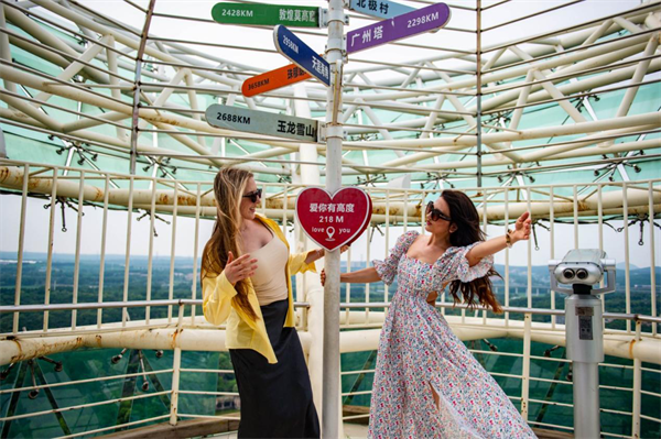 海外博主瀋陽行：稻浪裏的生日歌 筆鋒間的“瀋陽”情_fororder_瀋陽行第三天5