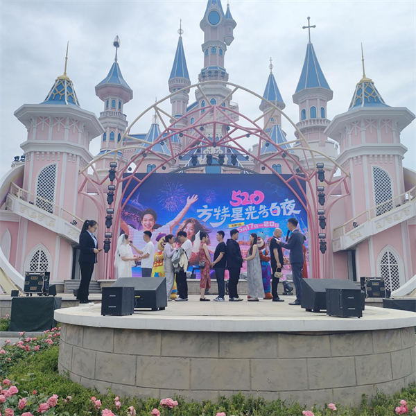 瀋陽“5·20”集體結婚登記花樣百齣，婚俗改革煥發新活力_fororder_馬靜520-1