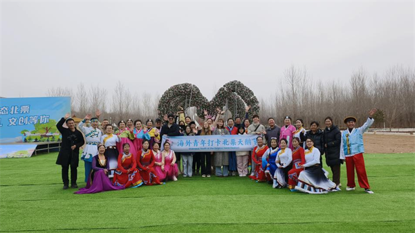 與天鵝浪漫同框 朝陽北票天鵝節“圈粉”海外遊客_fororder_圖片2