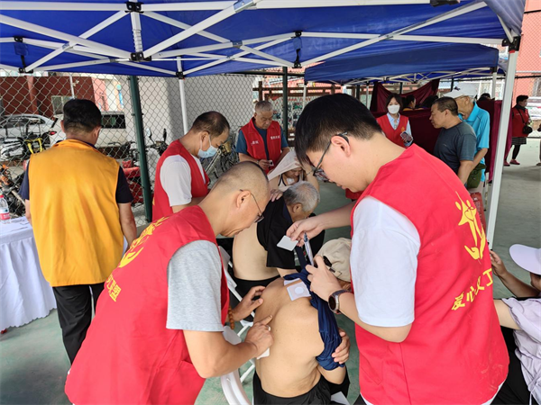 送清涼、送健康、送幫扶、送服務 瀋陽市殘聯開展助殘“四送”活動_fororder_殘聯送清涼1