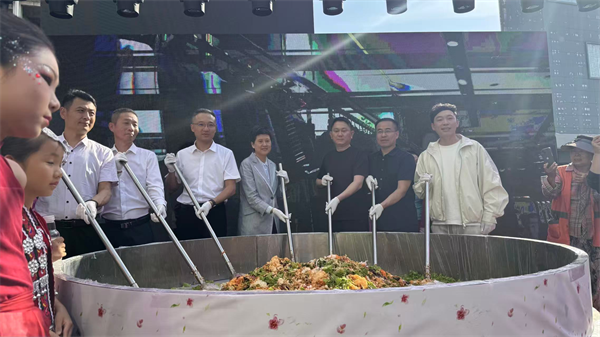 中韓美食飄香西塔 瀋陽韓國周中韓美食節在西塔舉行_fororder_韓國周美食