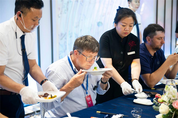 傳統技藝與現代審美碰撞 瀋陽禧悅酒店“新遼菜”驚艷海外博主味蕾_fororder_喜悅3