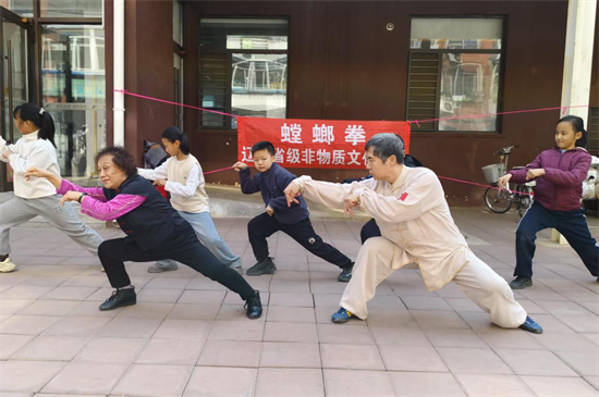 老舊社區變身“非遺樂園” 面塑、糖人讓鄰裡熟起來_fororder_馬靜社區3