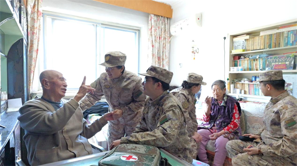 重陽義診暖人心——遼寧省軍區錦州幹休所開展重陽節敬老義診活動_fororder_張琪軍區3