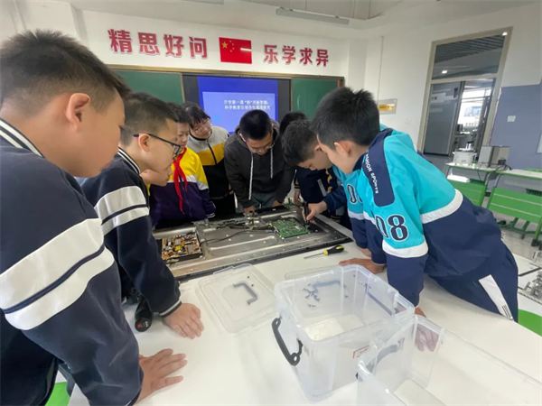 瀋陽遼二小學開學第一課：“拆”開新學期_fororder_教育拆
