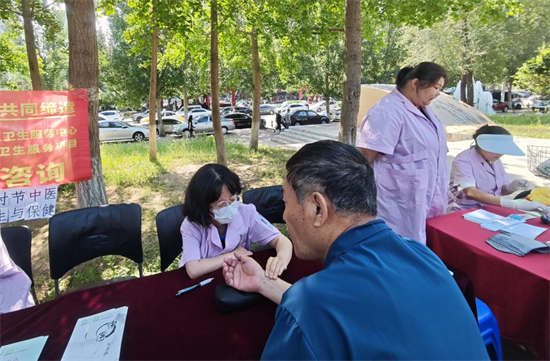 等圖】黨員下沉一線！瀋陽市皇姑區“健康禮包”送進千家萬戶_fororder_微信圖片_20250623150837