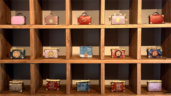 非遺玩出新花樣 方氏皮箱傳承基地亮相紅梅文創園_fororder_常紅梅1