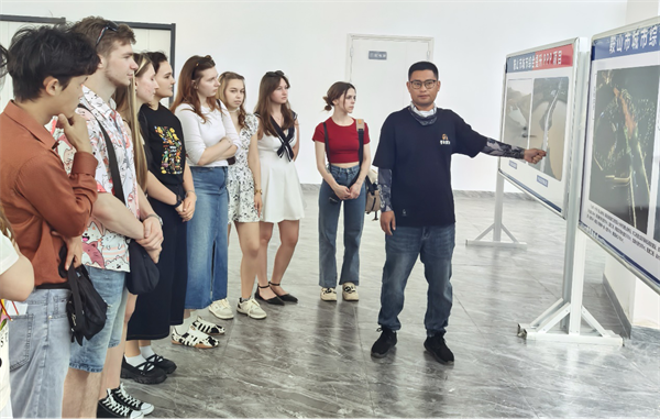 鞍山市舉行“外眼看鞍山”中外文化交流活動_fororder_鞍山圖2