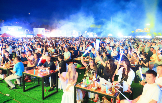 蓮城“醉”美 普蘭店第二屆啤酒節啟幕_fororder_22CEDCAD-1FC4-4923-8C93-0623E576A4AA_L0_001