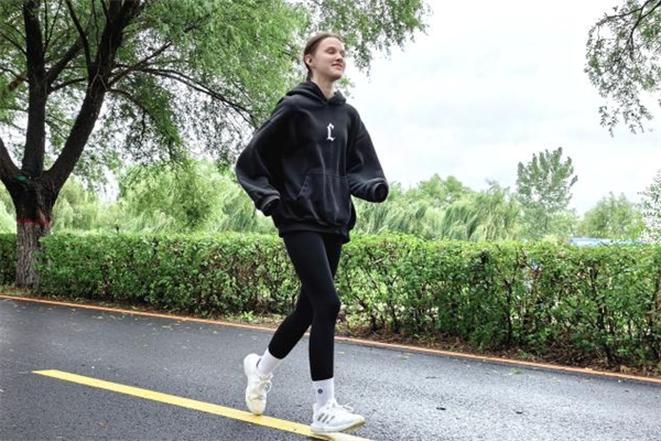 看比賽、品文化、嘗美食 海外博主解鎖康平“生態馬拉松”活力_fororder_康馬1